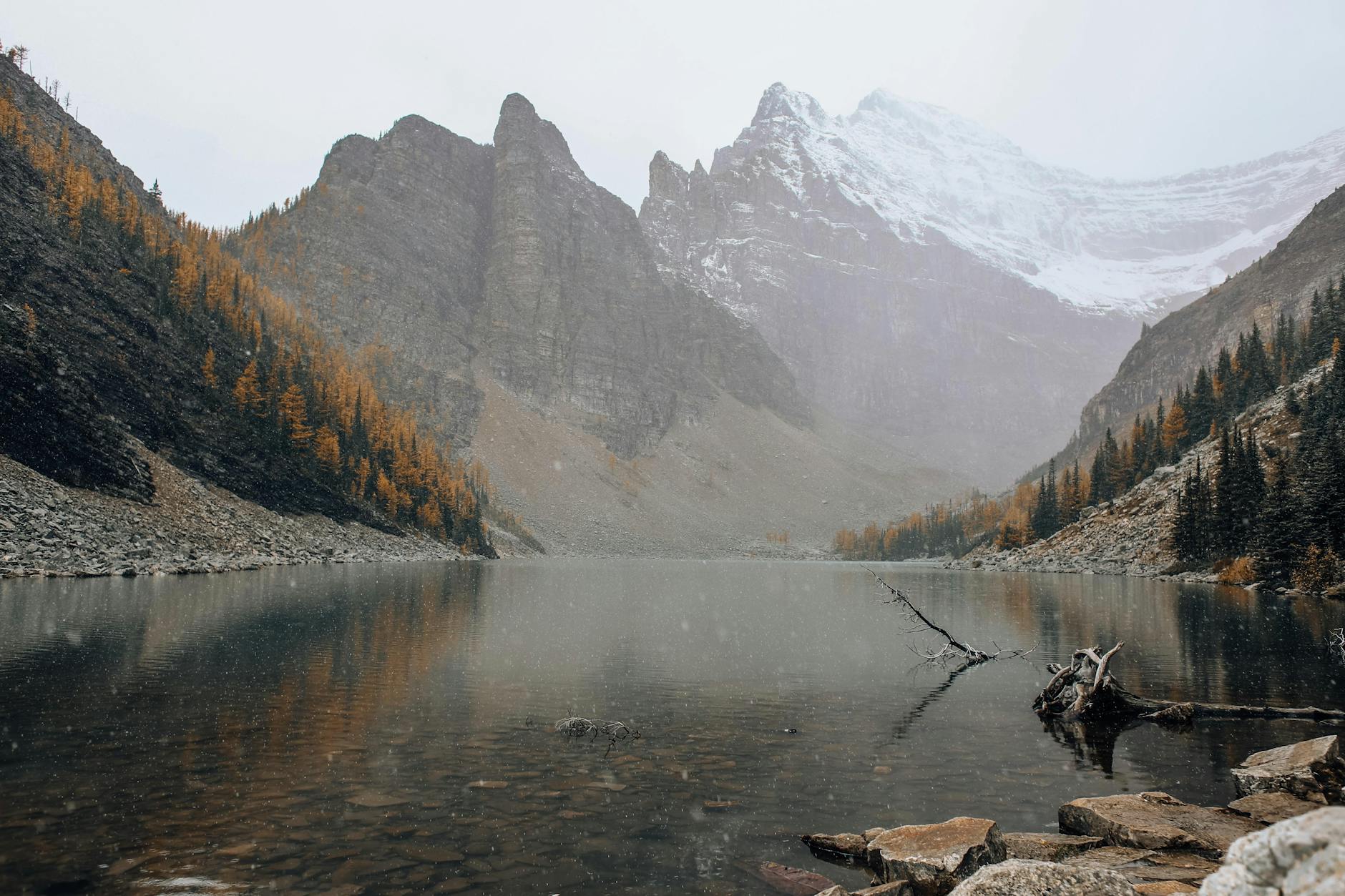scenic view of lake agnes in canada